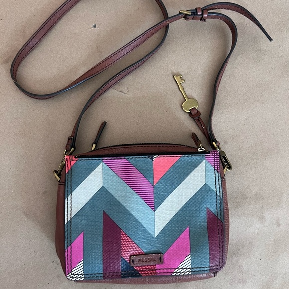 Fossil Coated Canvas Leather Trim  Chevron Campbell Triple Zip Crossbody Bag - Picture 1 of 16